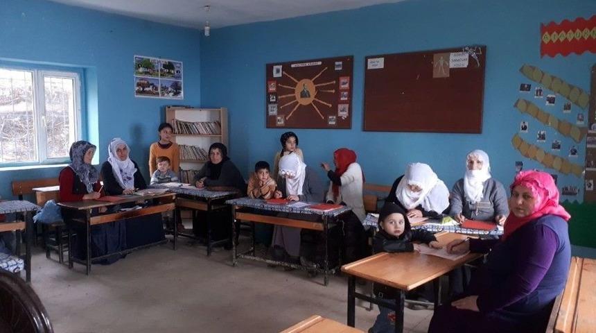 Hizan&rsquo;da &lsquo;okuma Yazma Seferberliği&rsquo;ne B&uuml;y&uuml;k İlgi