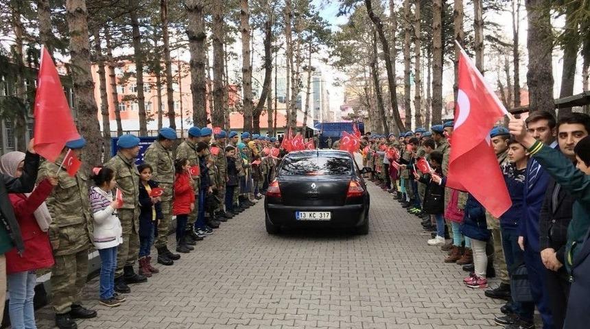 Afrin Gazisi Yeniden Silah Arkadaşlarının Yanına Uğurlandı