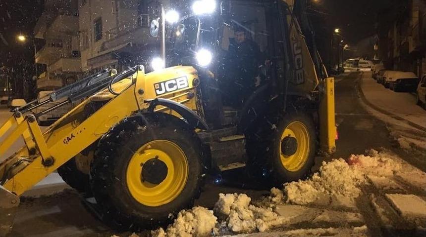 Akçakoca Belediyesi Ekiplerinin Karla Mücadelesi