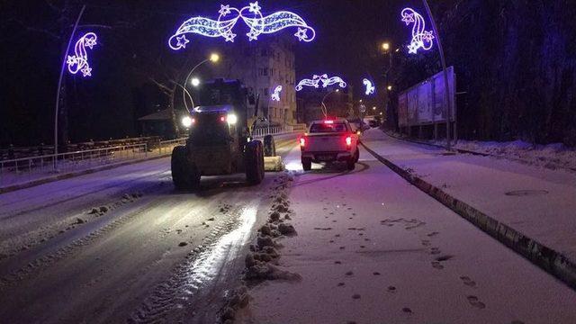 Akçakoca Belediyesi Ekiplerinin Karla Mücadelesi