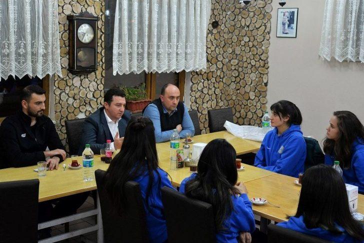 Başkan Bakıcı Voleybolcular İle Bir Araya Geldi G4