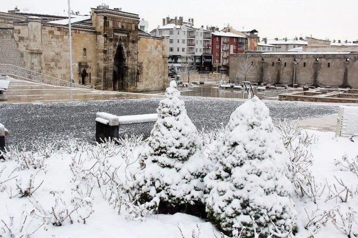 Sivaslılar Mart’a Kar Yağışıyla Girdi G1