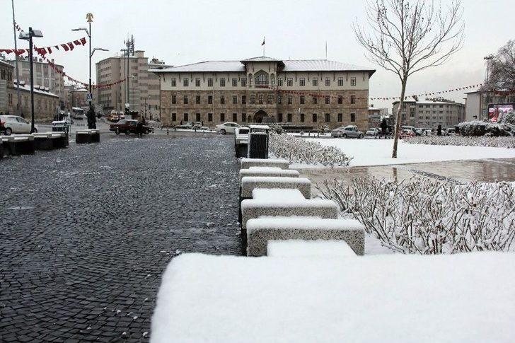 Sivaslılar Mart’a Kar Yağışıyla Girdi G3