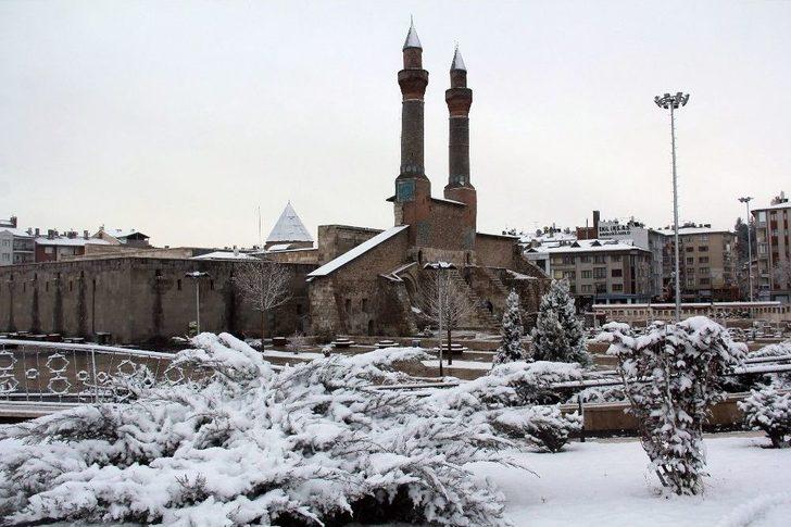 Sivaslılar Mart’a Kar Yağışıyla Girdi G4