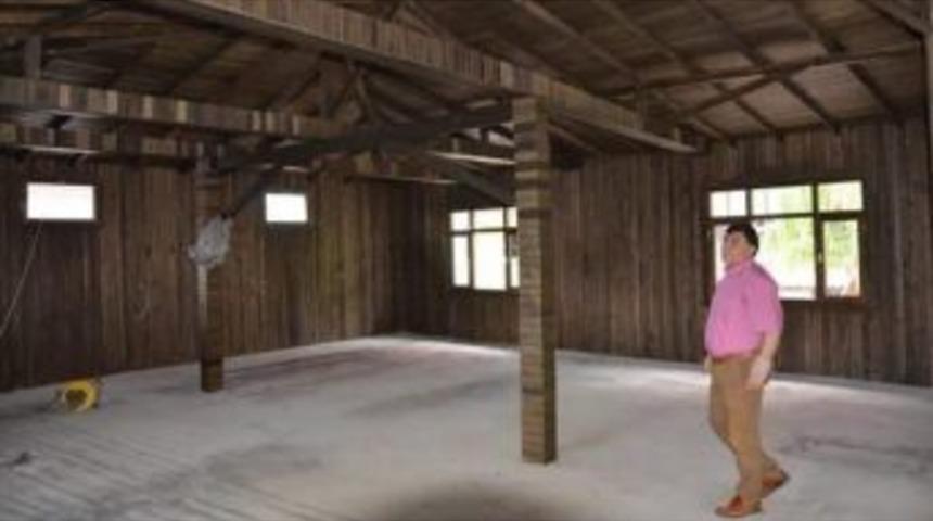 Emet&rsquo;te Tamamen Ahşap Olarak Yapılan D&uuml;kkanlar Tamamlandı