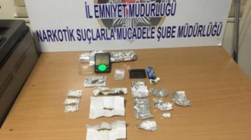 Uyuşturucu Ticareti Yapan 2 Kişi G&ouml;zaltına Alındı