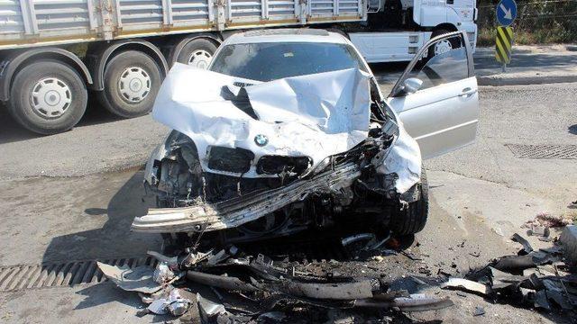 (ozel) Hadımköy’de Kaza: 2’si Asker 3 Kişi Yaralı