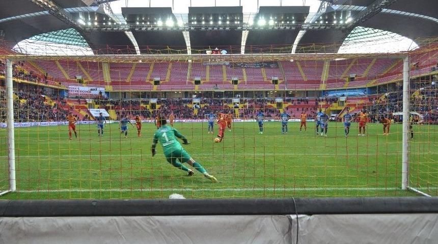 Umut Bulut Kariyer Rekoruna Koşuyor