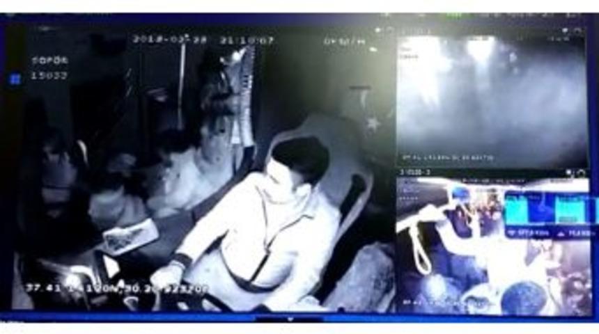 7 &Ouml;ğrencinin Yaralandığı Kazada Otob&uuml;s Kamerasından Panik Anları
