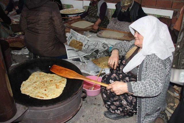 Çavdarhisarlı Kadınlar, Zeytin Dalı Harekatı İçin Gözleme Yaptı