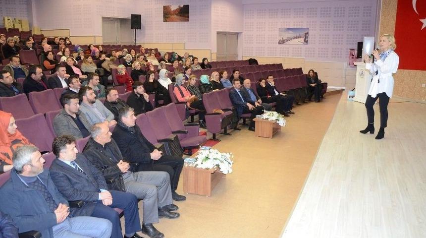 Tijen Karaş, Kartepelileri Beden Dili Ve Diksiyon Konusunda Bilgilendirdi