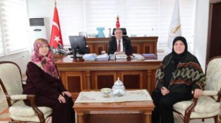 Vali Nayir, Mehmet&ccedil;iğe Destek İ&ccedil;in Ekmek Yapan Kadınları Kabul Etti