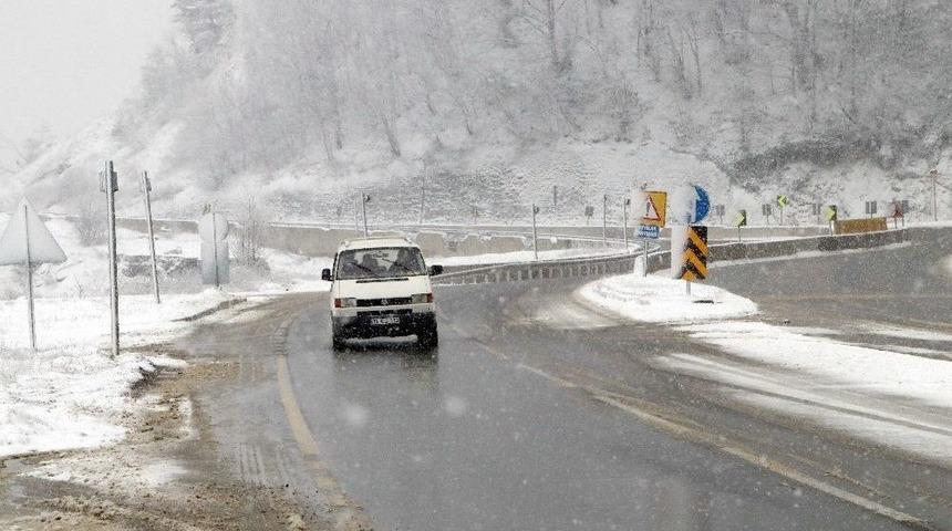 Bolu Dağında Kar Yağışı Devam Ediyor