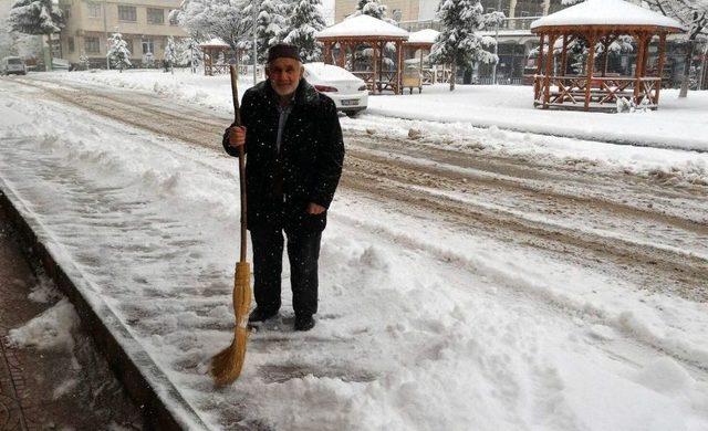 Başçiftlik Beyaz Örtüyle Kaplandı