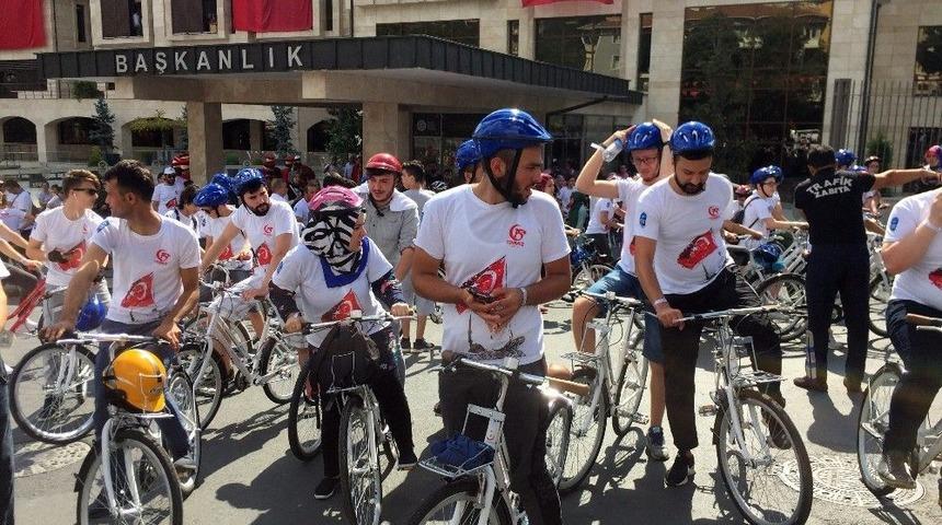 Y&uuml;zlerce Gen&ccedil; 15 Temmuz Şehitleri İ&ccedil;in Pedal &Ccedil;evirdi