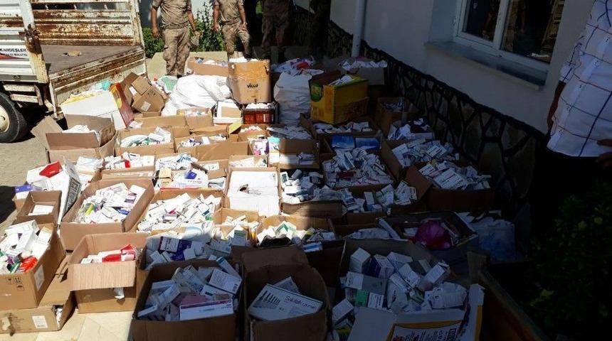 Yardım İ&ccedil;in Topladıkları İla&ccedil;ları Satan Suriyeli &Ccedil;ete &Ccedil;&ouml;kertildi