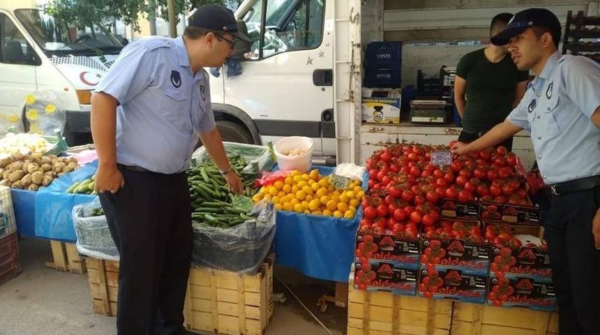 Sandıklı Belediyesi Zabıta Ekipleri Pazarlara Etiket Denetimi Yaptı