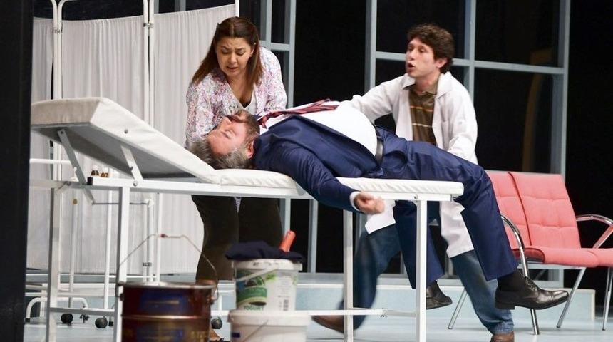 Adana Şehir Tiyatrosu "boyacı"yı Maliyeciler İ&ccedil;in Sahneledi