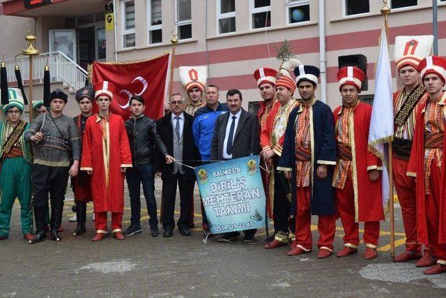 Öğrencilerden Şehitlere Vefa