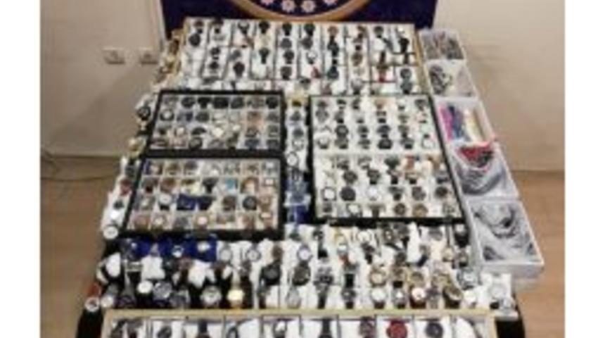 Polis 150 Bin Tl Değerinde G&uuml;mr&uuml;k Ka&ccedil;ağı Saatlere El Koydu