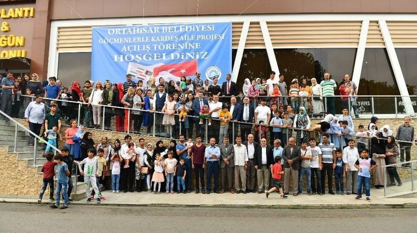 Ortahisar Belediyesi G&ouml;&ccedil;menlere Kardeşlik Elini Uzattı