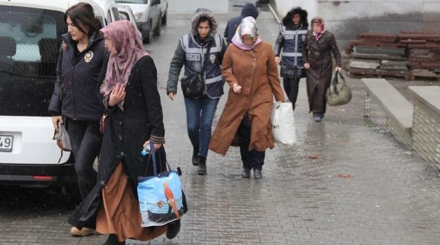 Fet&ouml;&rsquo;n&uuml;n "eyalet Ablası" Ve Bylock Kullanan 2 Kadın Adliyeye Sevk Edildi