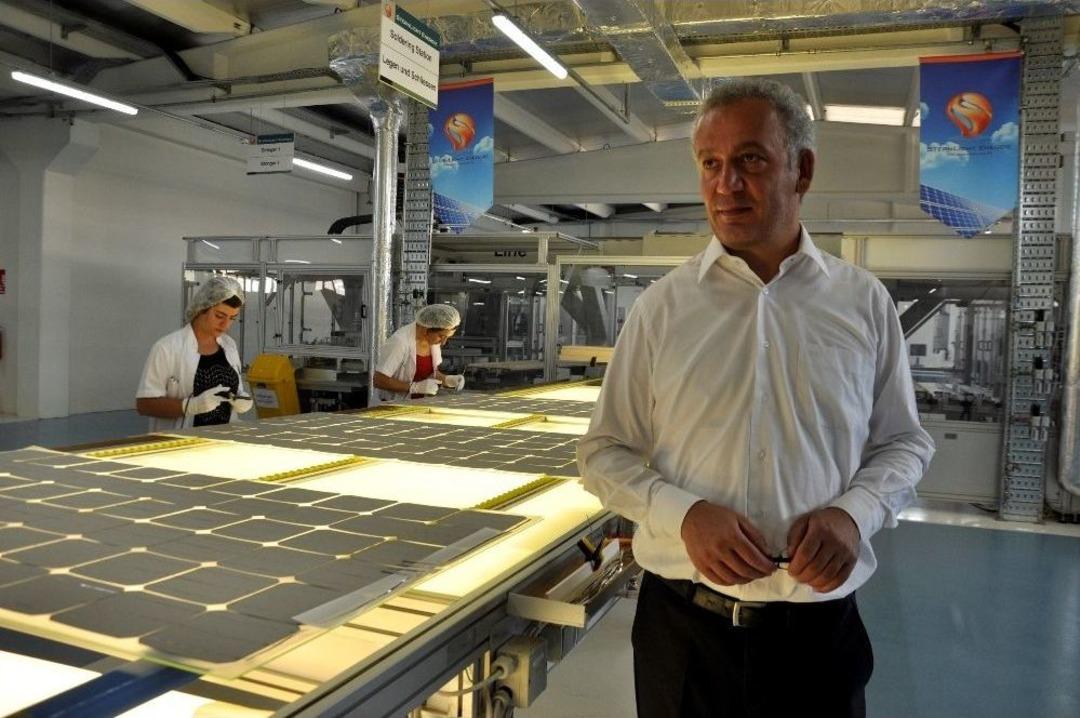 G&uuml;neş Panelinde Gelecek G&ouml;rd&uuml; Memleketine Yatırım Yaptı