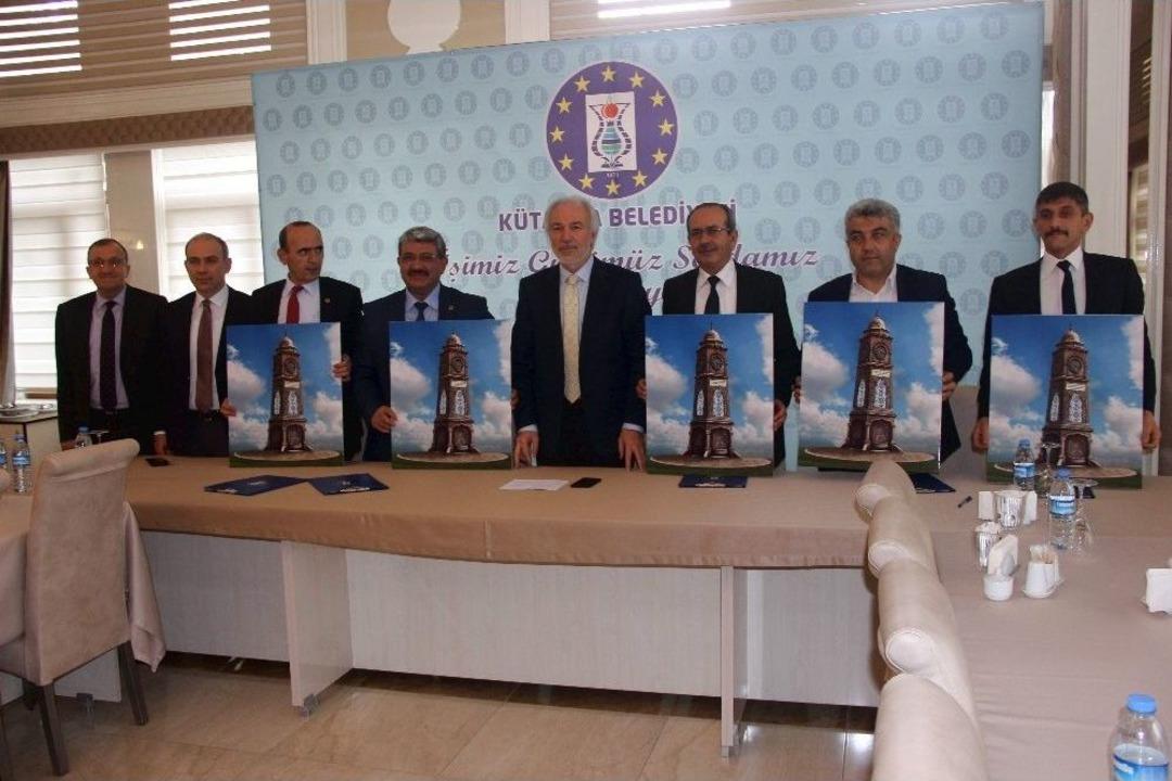 K&uuml;tahya Belediyesi&rsquo;nden 5 İl&ccedil;eye Saat Kulesi Jesti