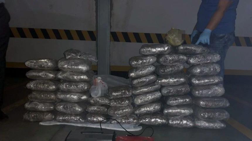 İstanbul Polisinden Uyuşturucu Operasyonu: 122 Kilo Hint Keneviri Ele Ge&ccedil;irildi