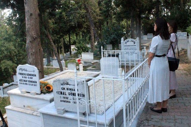 Gazeteci Okay Gönensin Ölümünün Birinci Yılında Mezarı Başında Anıldı