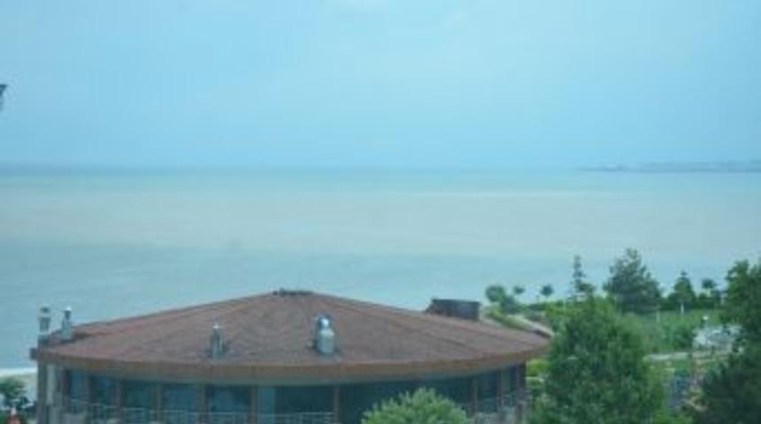 &Uuml;nye Sahili &Ccedil;amur Rengine D&ouml;nd&uuml;