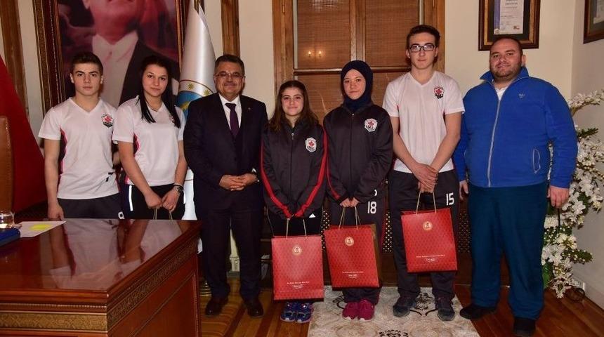 Başkan Yağcı Başarılı Sporcuları Ağırladı