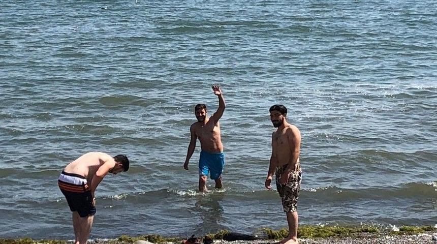 Sıcaktan Bunalan Ardahanlılar, Çıldır Gölünde Serinliyor