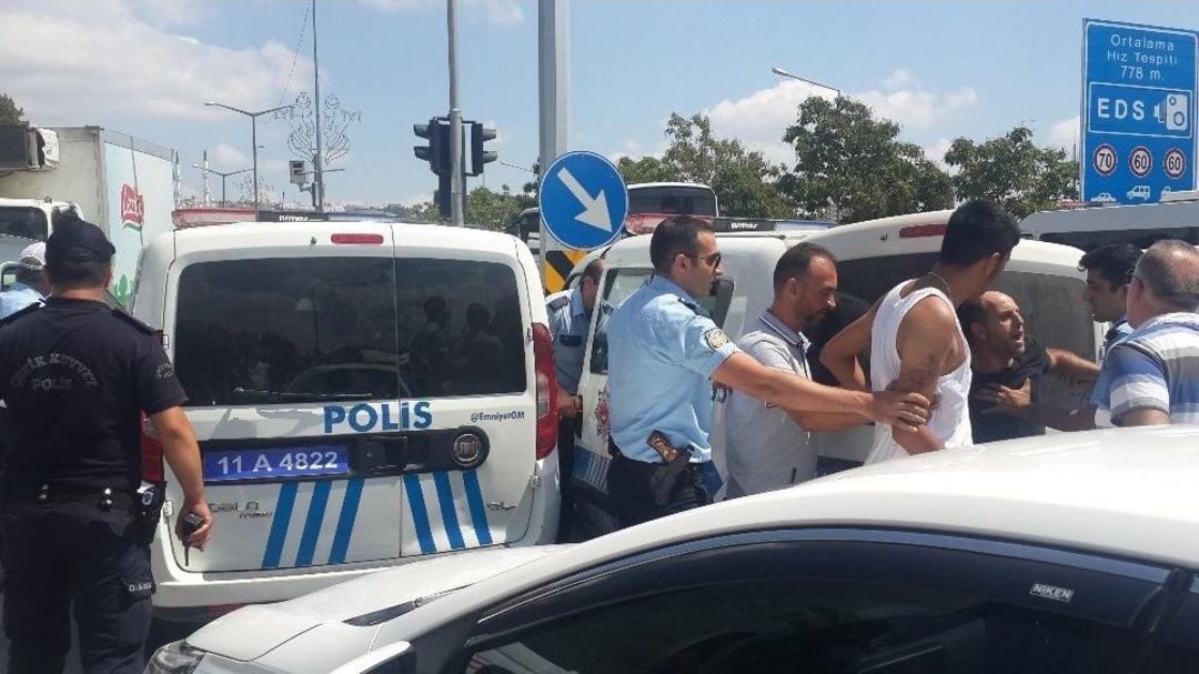 Eşinin G&ouml;z&uuml; &Ouml;n&uuml;nde Darp Ettiler