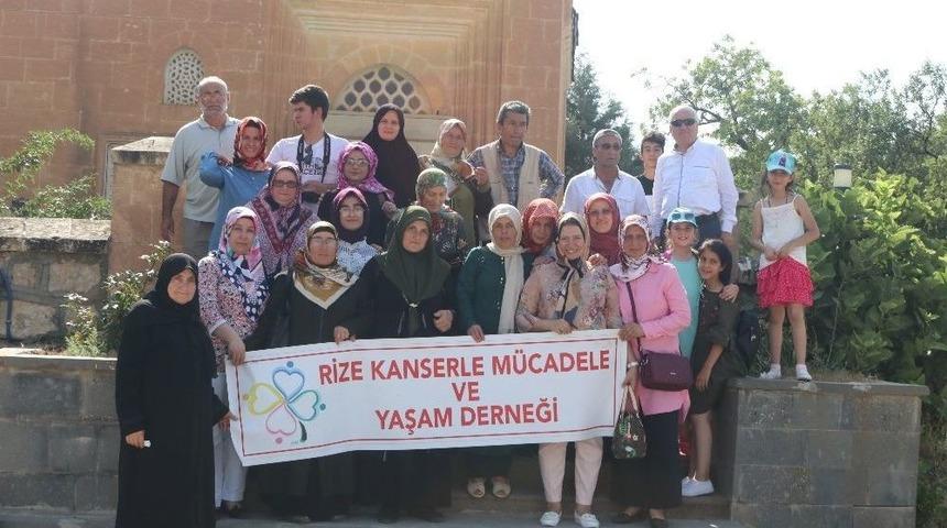 Rize G&ouml;n&uuml;l El&ccedil;ileri Siirt&rsquo;i Sevdi