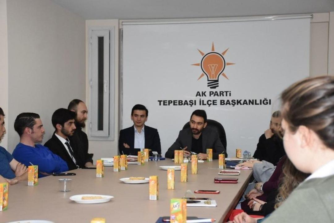 Ak Parti Tepebaşı Gen&ccedil;lik Kolları Ve Gen&ccedil;lik Akademisi