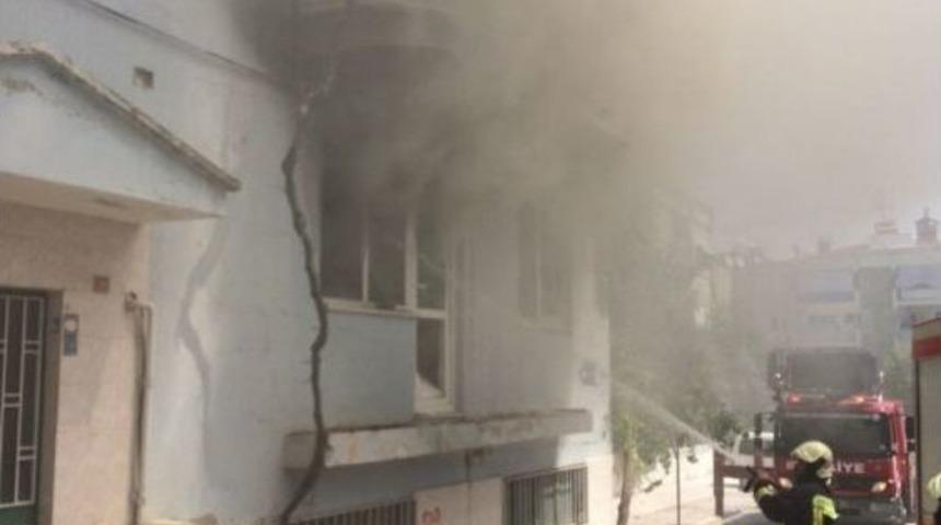 Boş Dairede &Ccedil;ıkan Yangın Paniğe Neden Oldu