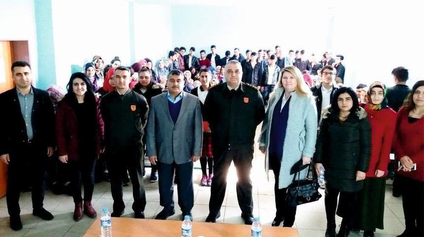 &Ouml;ğrencilere Askerlik Mesleğini Tanıtıldı