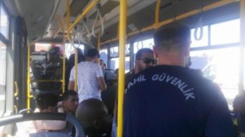 Kurtarılan 18 G&ouml;&ccedil;men &Ccedil;eşme&rsquo;de, Operasyon S&uuml;r&uuml;yor