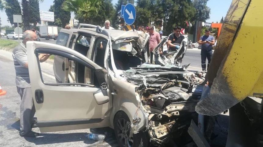 İzmir&rsquo;de Feci Kaza: 1 Kişi &Ouml;ld&uuml;, Hamile Bir Kadın Ağır Yaralı