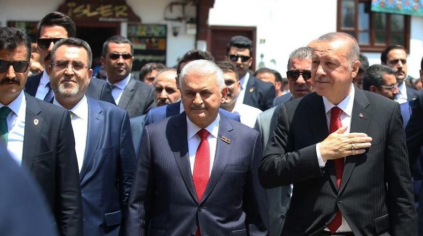 Cumhurbaşkanı Erdoğan Cuma Namazını Bakanlarla Beraber Kıldı