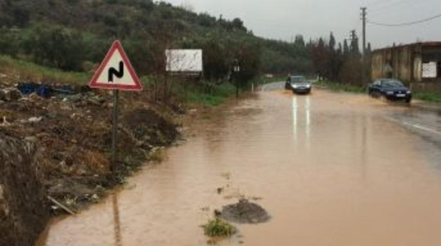 Kara Yolu Sular Altında Kaldı