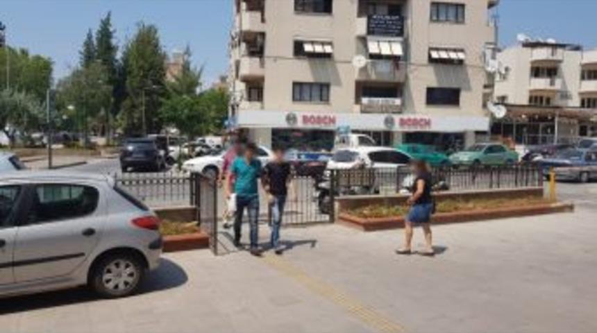 Kuşadası&rsquo;nda Aranan 2 Hırsızlık Ş&uuml;phelisi Yakalandı