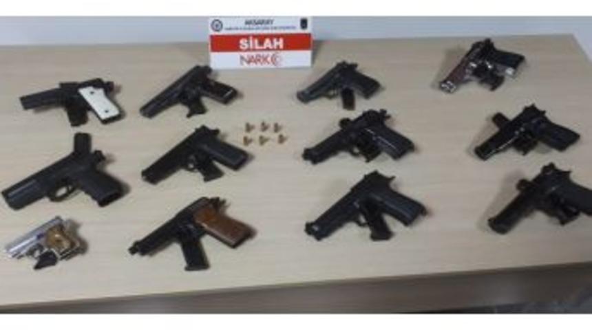 Aksaray&rsquo;da Ka&ccedil;ak Silah Operasyonu: 3 G&ouml;zaltı