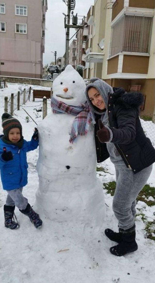 Kar Yağışı Çocukları Sevindirdi