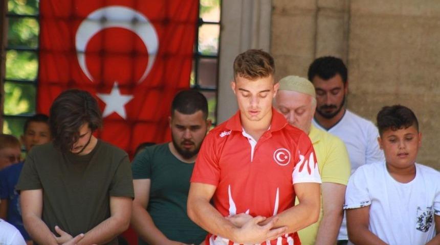 Pehlivanların Cuma Namazı Geleneği: &rsquo;selimiye&rsquo;