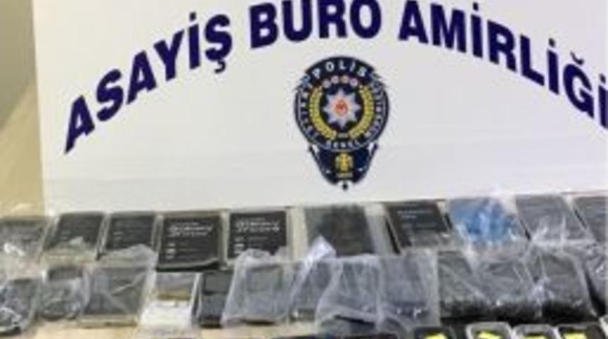 G&ouml;lbaşı İl&ccedil;esinde Ka&ccedil;ak Cep Telefonları Ele Ge&ccedil;irildi