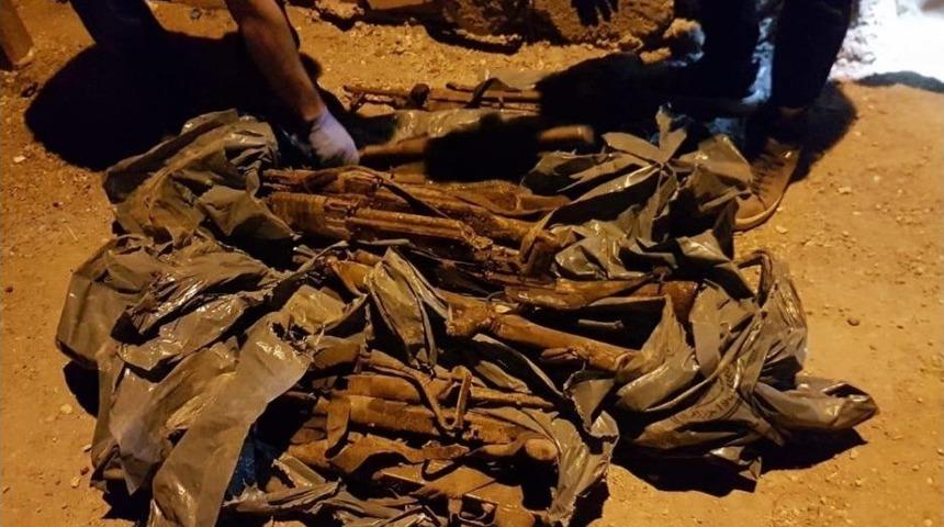 Silopi&rsquo;de 16 Adet Kalaşnikof Ele Ge&ccedil;irildi