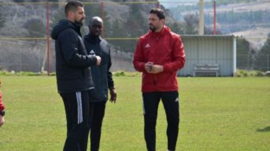 Evkur Yeni Malatyaspor&rsquo;da Erol Bulut&rsquo;tan Y&ouml;netime Mesaj