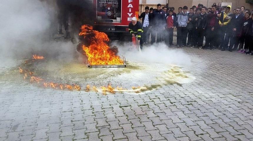 İtfaiye Ekipleri Tatbikat İle Yangın Ve Deprem Eğitimi Verdi